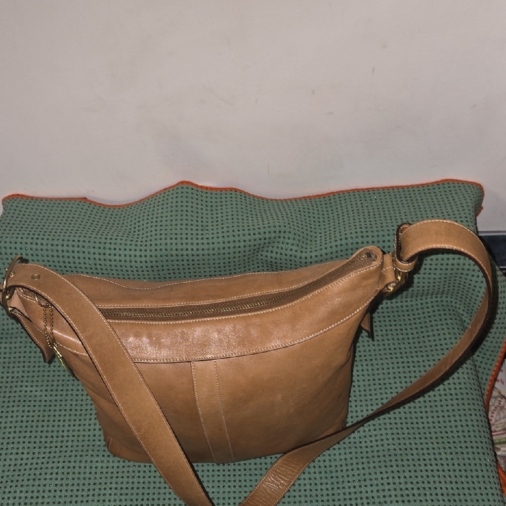 Coach Tan Leather Shoulder Bag - Picture 4 of 16